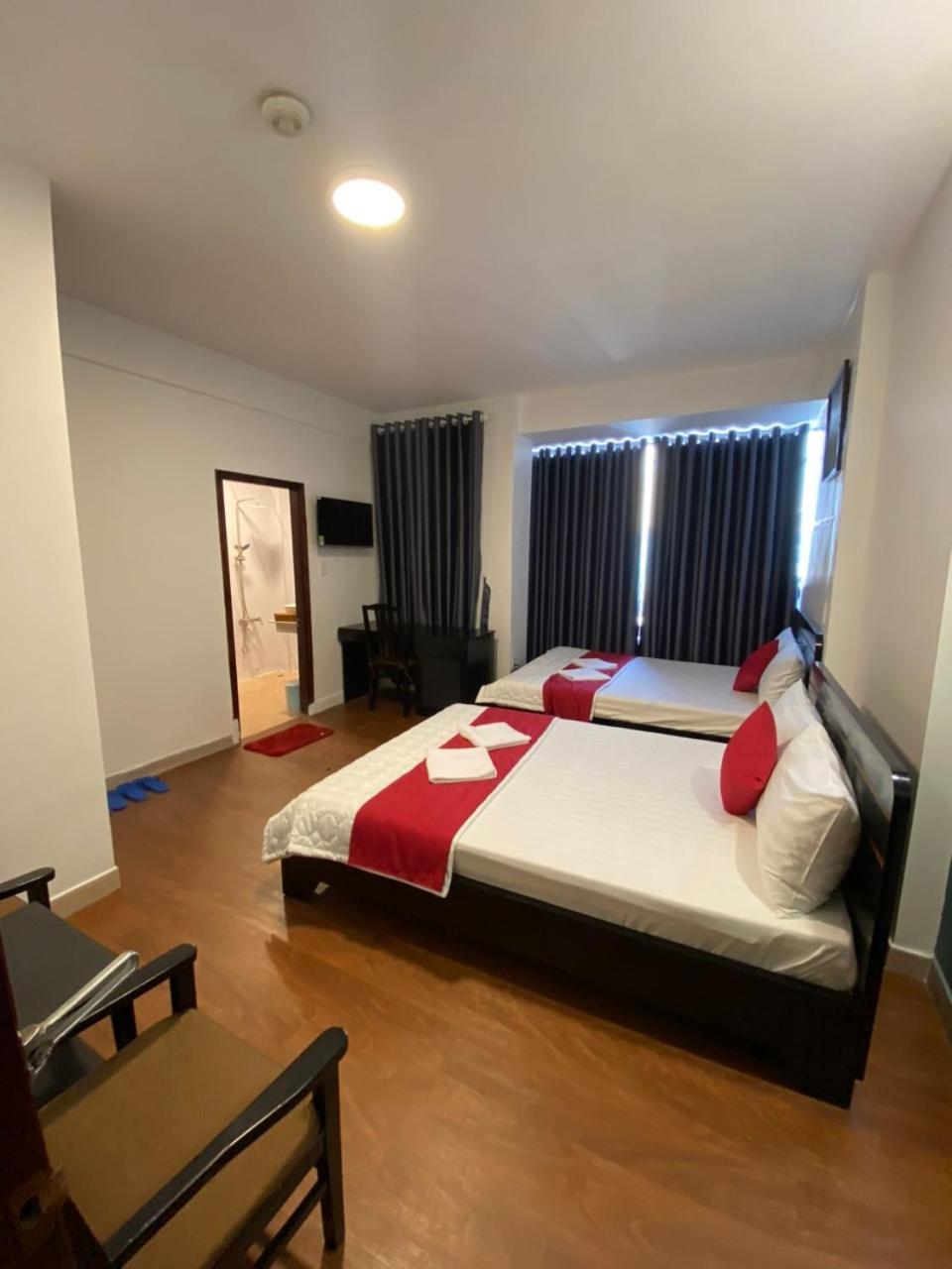 Phu Gia 113 Ntt Hotel